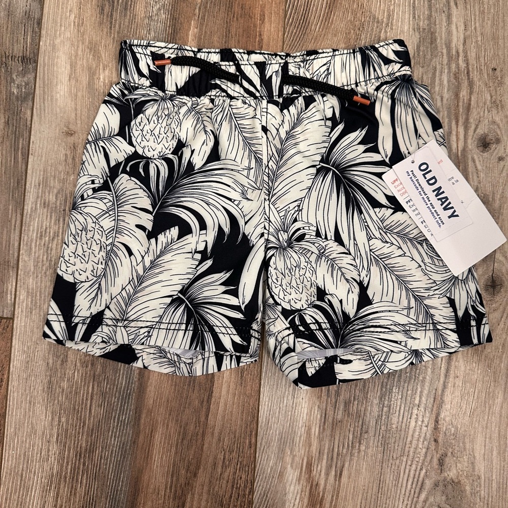 NEW Old Navy Leaf Print Shorts 12-18 months